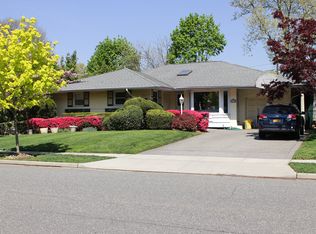 131 Birchwood Park Dr, Jericho, NY 11753