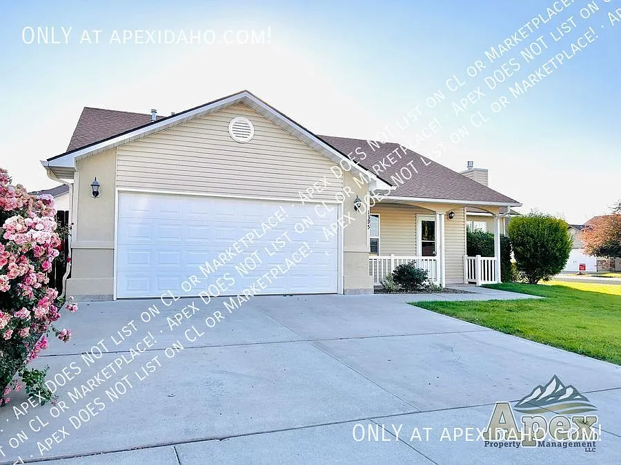 (Coming Soon!) Spacious 3-Bedroom Home with Vaulted Ceilings & Prime Location Near St. Luke's — Photo 2