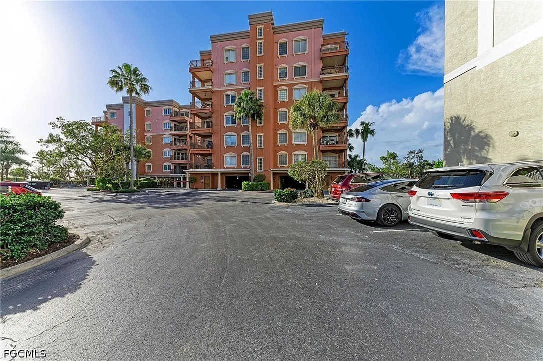 3 bed, 2.0 bath, 2306 sqft, $8,000 — Photo 2