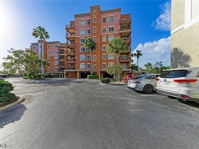 14813 Laguna Dr #401 — Photo 2