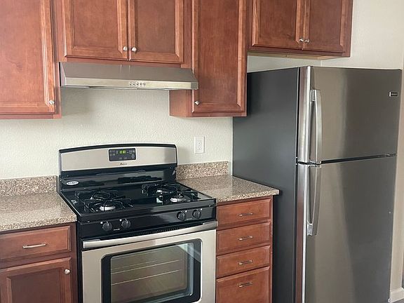 5th image of 210 Norton St APT 1