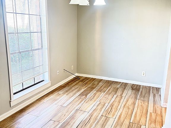 3rd image of 1206 Seth Johnson Dr