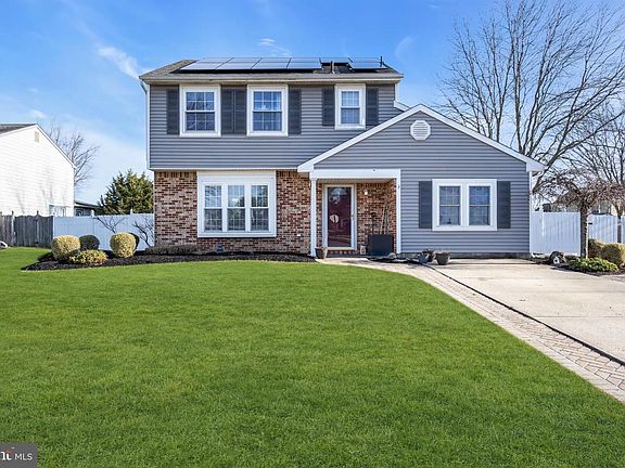 4th image of 9 Honey Locust Ln