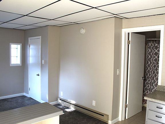 4th image of 1199 E Mount Morris St #B