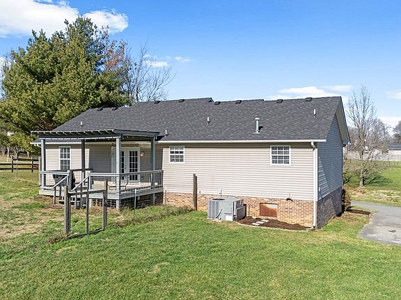 3rd image of 3911 Kings Ct