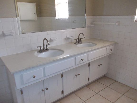 5th image of 2215 NW 49th St