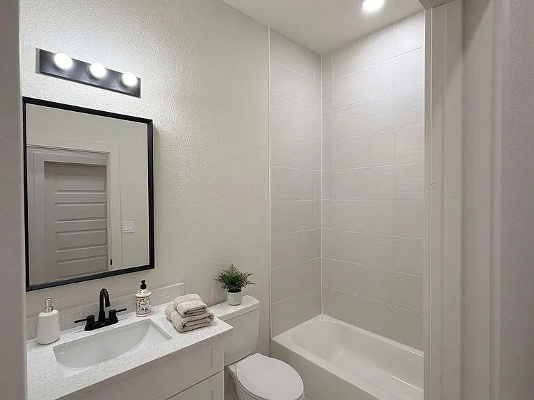 7147 Avenue K #B — Photo 8