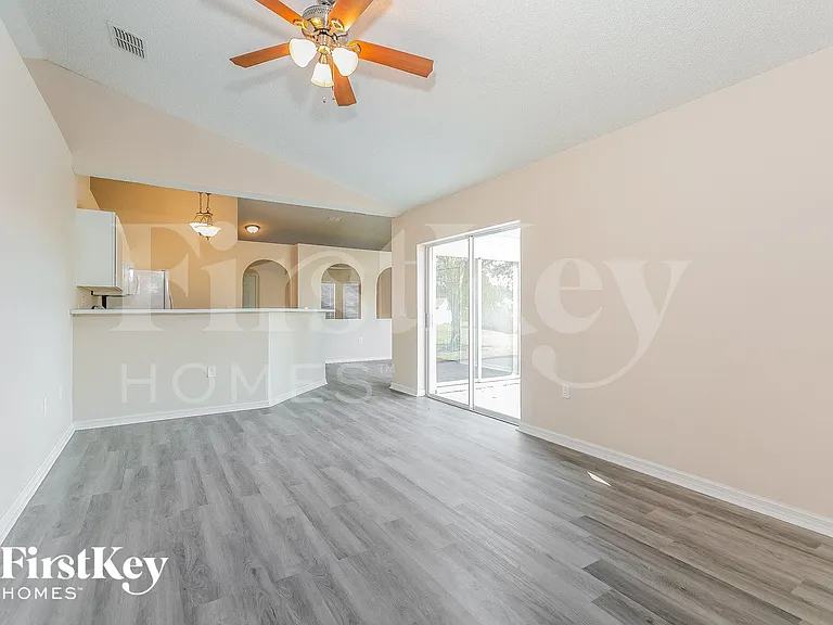 711 Hamster Way — Photo 4