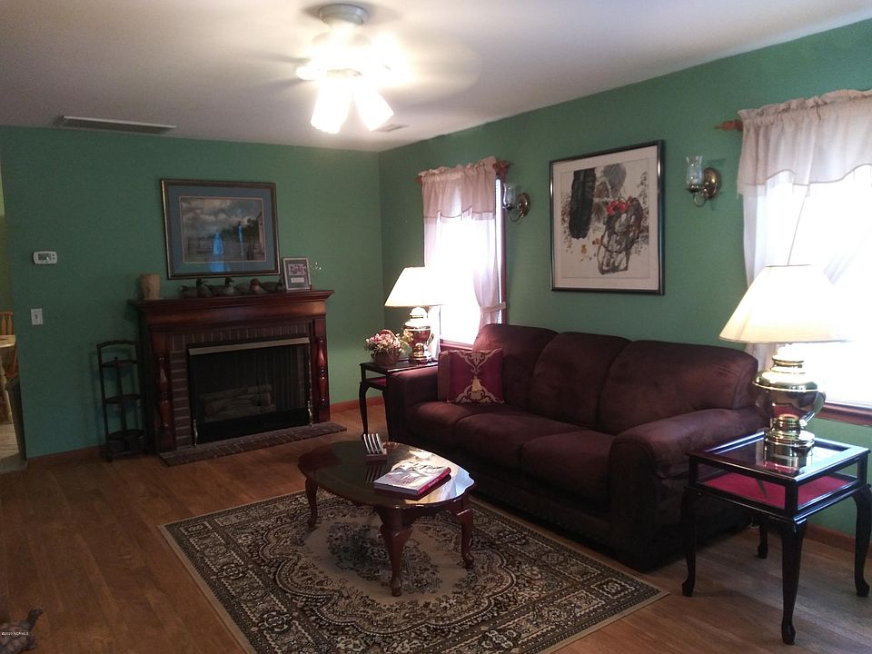 2nd image of 411 Pigott Rd