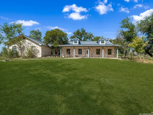 801 Orchard Park, Medina, TX 78055