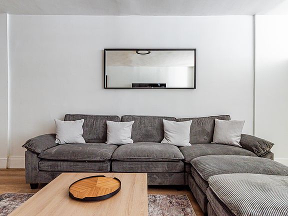 3rd image of 209 1st Ave APT 1