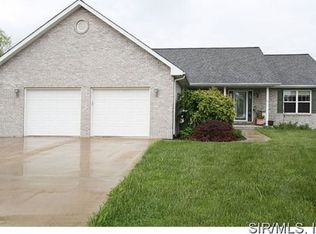 1527 Cypress Ct, Trenton, IL 62293