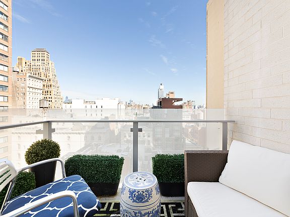 4th image of 50 Franklin St APT 12B