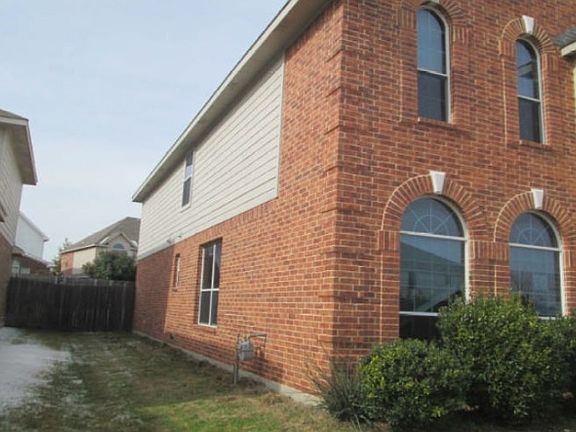 4th image of 801 Camellia Ct