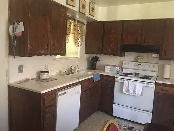 2nd image of 206 N Santa Ana St