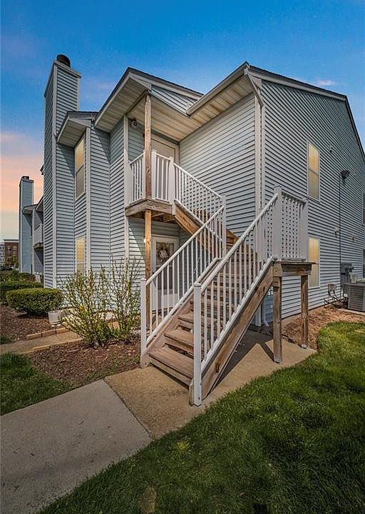 1st image of 615 Bluff Ct #203