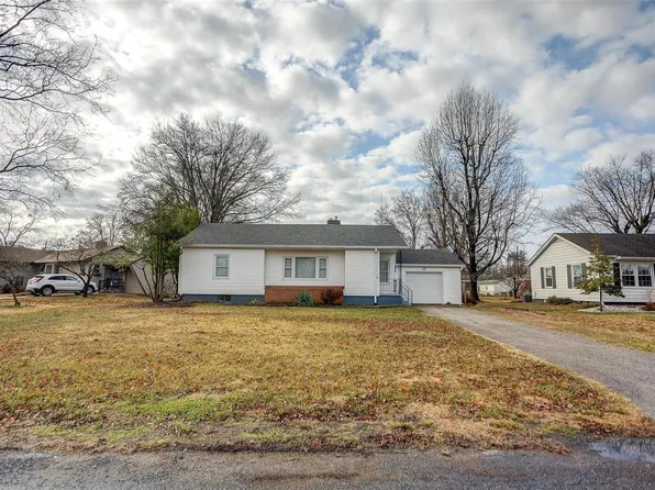 1501 Glen Vista Dr, Godfrey, IL 62035