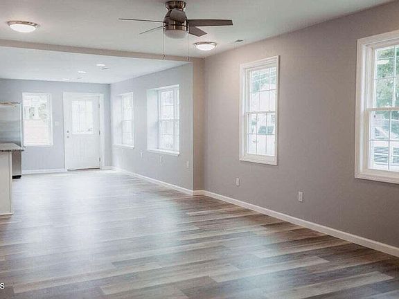 5th image of 117 N Miller St