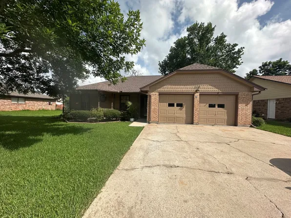 119 Basswood St, Lake Jackson, TX 77566