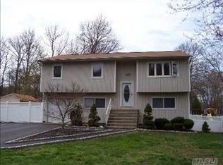 18 William St, Smithtown, NY 11787