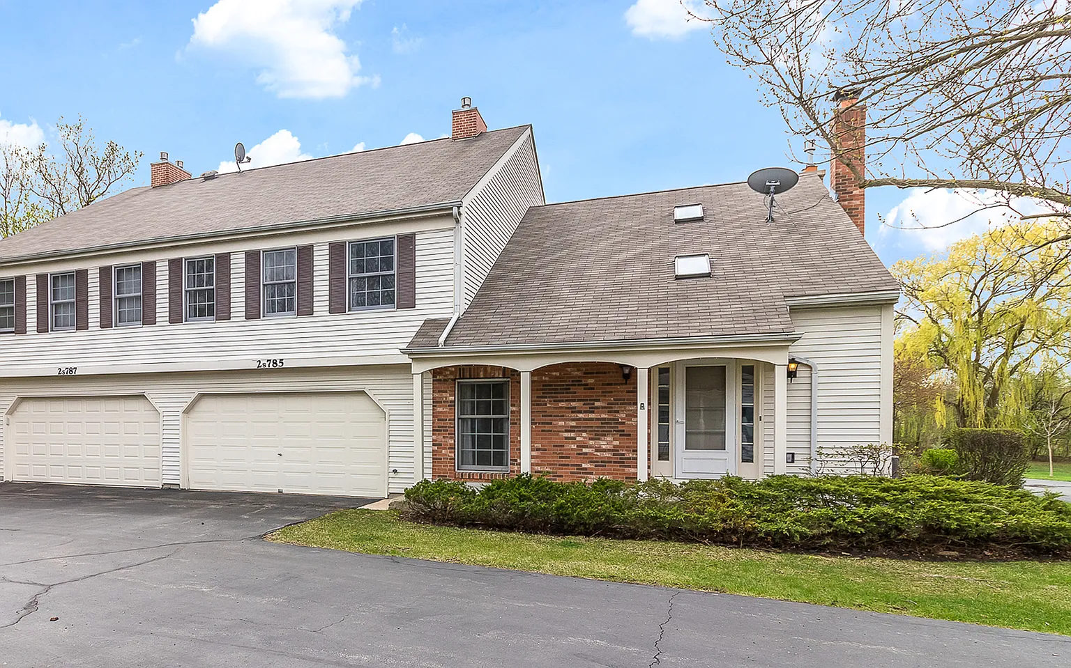 2S785 Grove Ln photo 1