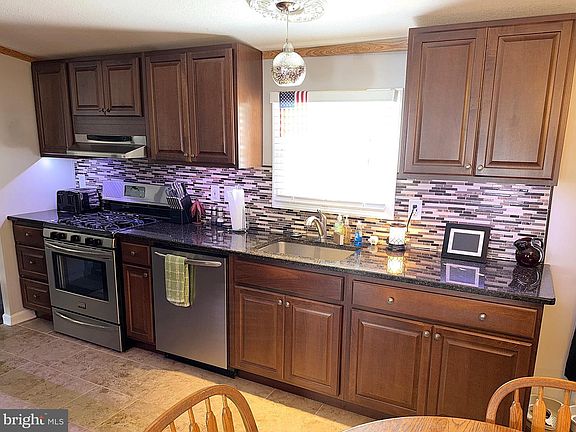 5th image of 203 Boones Dr