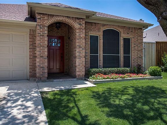 3rd image of 2761 Oak Hollow Dr