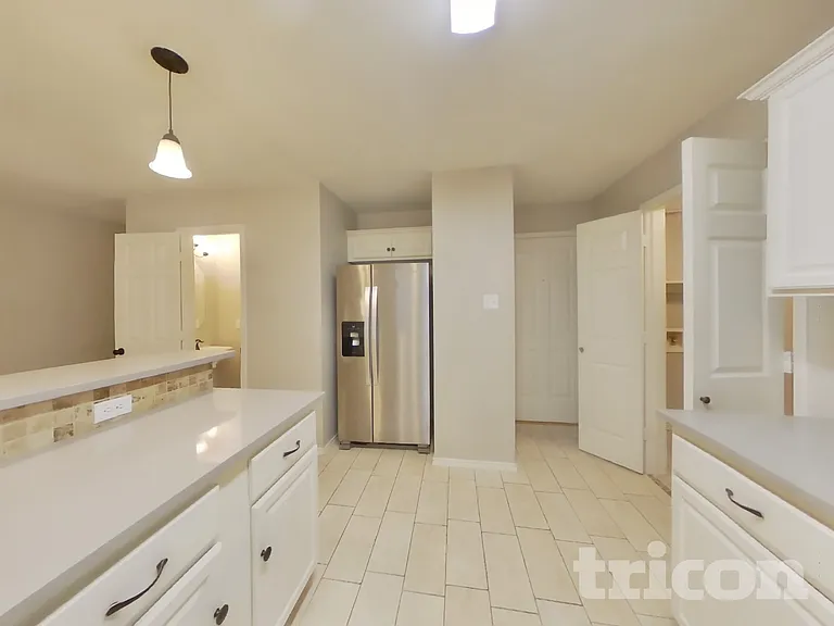 513 Valley View Dr — Photo 6