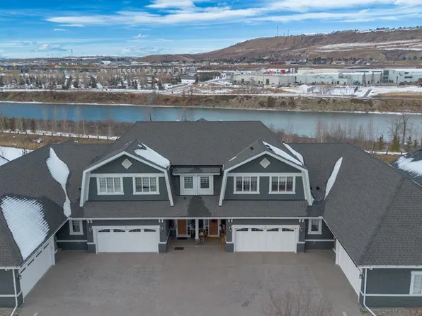 44 S Riviera Way, Cochrane, AB T4C 0W9