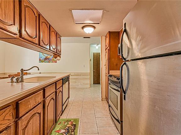 4th image of 1170 Manette Cir