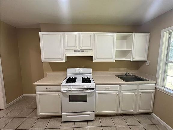 5th image of 715 Community St
