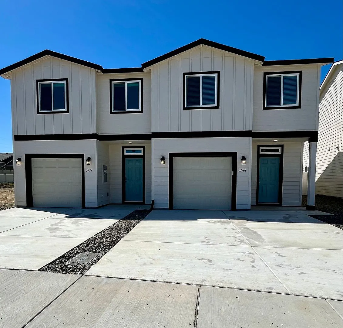 Corner Townhome! — Photo 2