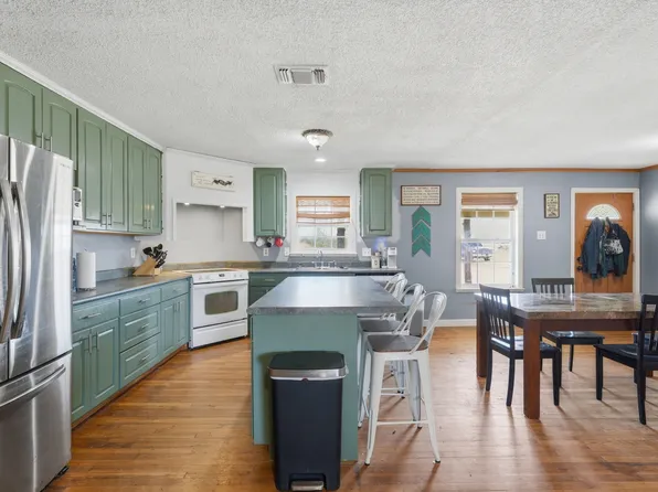 8204 New Sulphur Springs Rd, San Antonio, TX 78263