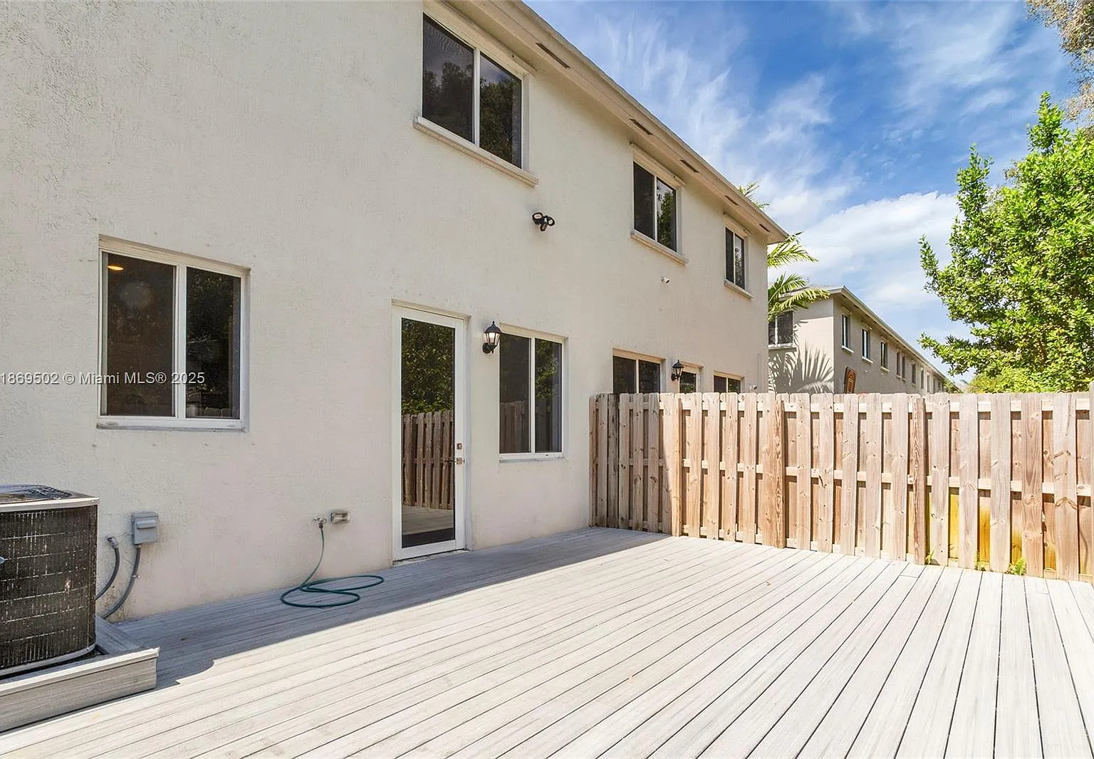 3 bed, 2.5 bath, 1524 sqft, $3,200 — Photo 3