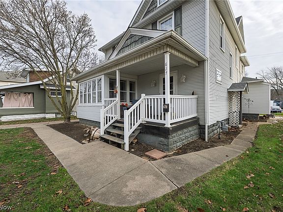 3rd image of 627 N Wooster Ave