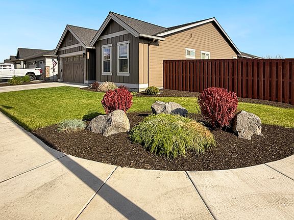 2nd image of 1056 NE Henry Dr