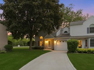 2456 Bridgewater Dr, Woodstock, IL 60098