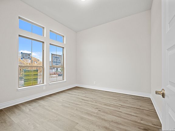 4th image of 28412 Cohaset Way