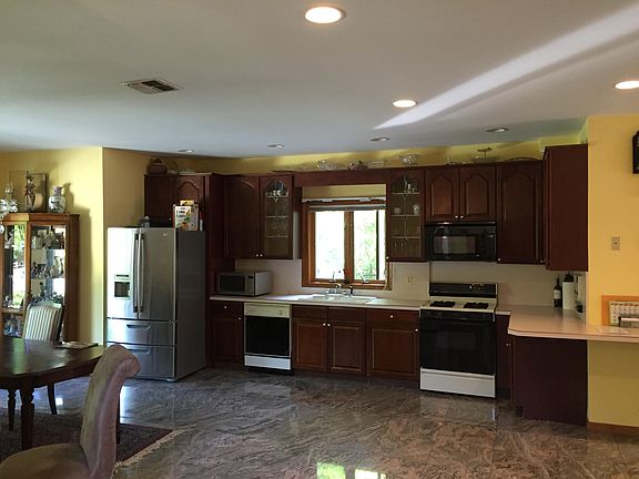 5th image of 525 Valleyview Pl