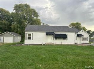 14 Mount Vernon Dr, Fairview Heights, IL 62208