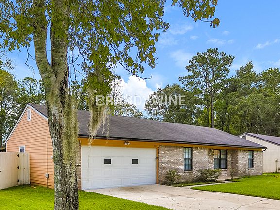 3rd image of 1621 Twin Oak Dr E