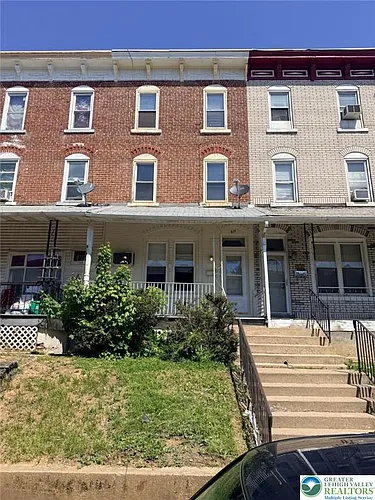 419 W Liberty St Photo 1