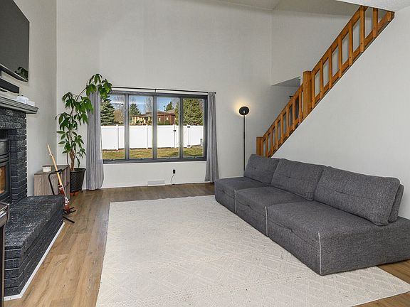 4th image of 107 E Brandon Dr