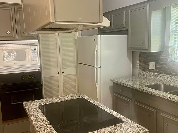 3rd image of 8235 Autumn Willow Dr