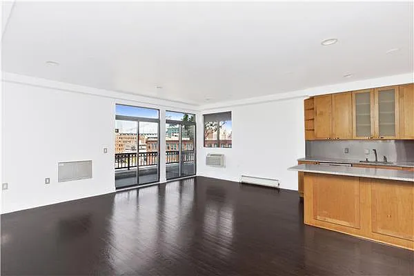 Sold by R New York | media 13