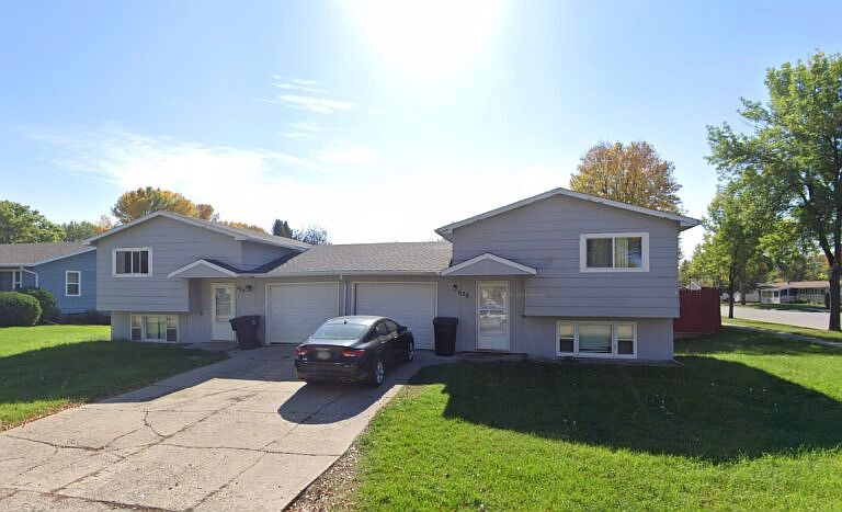 1st image of 629 41st Ave S