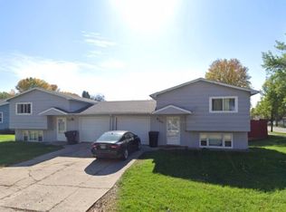629 41st Ave S, Grand Forks, ND 58201