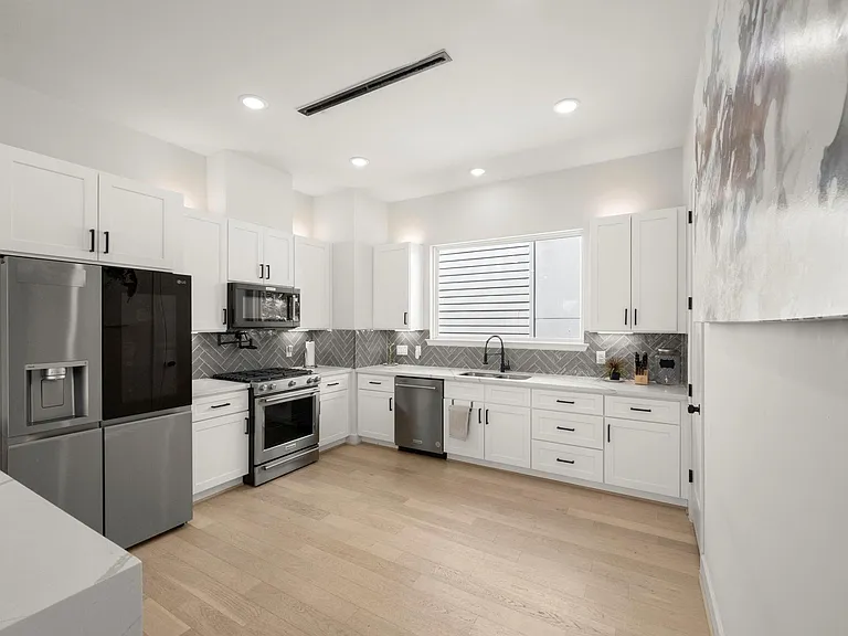 3022 Holman St — Photo 17