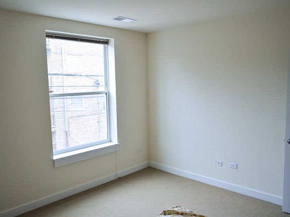 3rd image of 1809 W Argyle St APT 3A