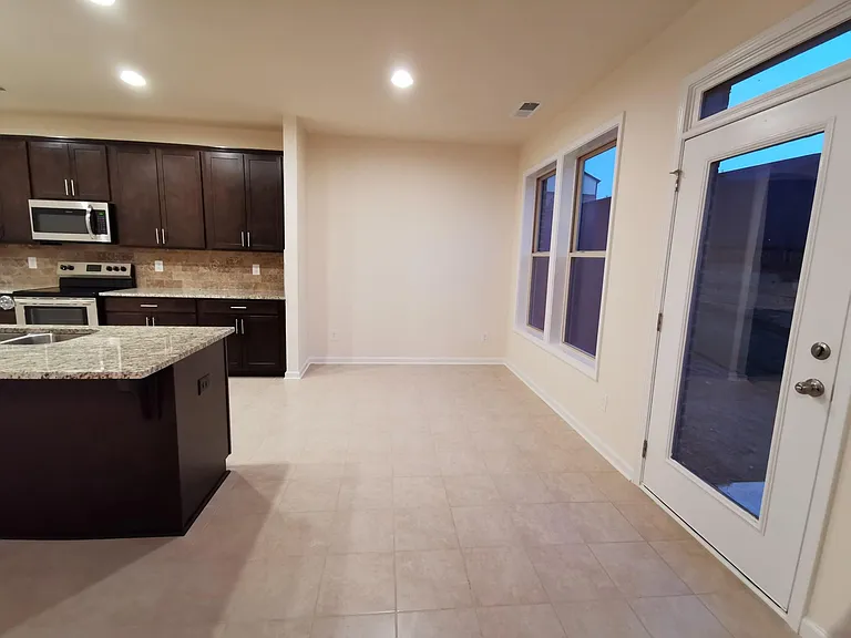 4425 Almanor Cir — Photo 6